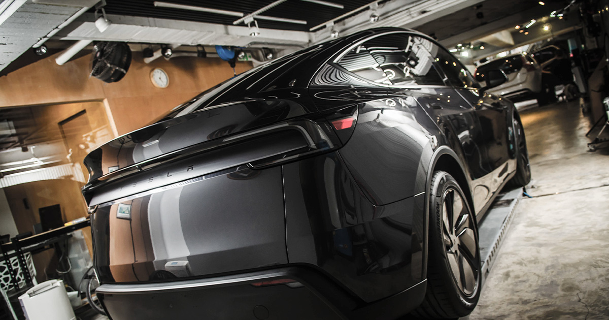 特斯拉 Model Y 新車鍍膜推薦！內外兼顧白內裝強化塗層提供全面長效防護