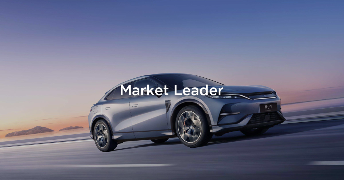 全球純電銷量洗牌：BYD 全年交付 225 萬輛、首度超越特斯拉